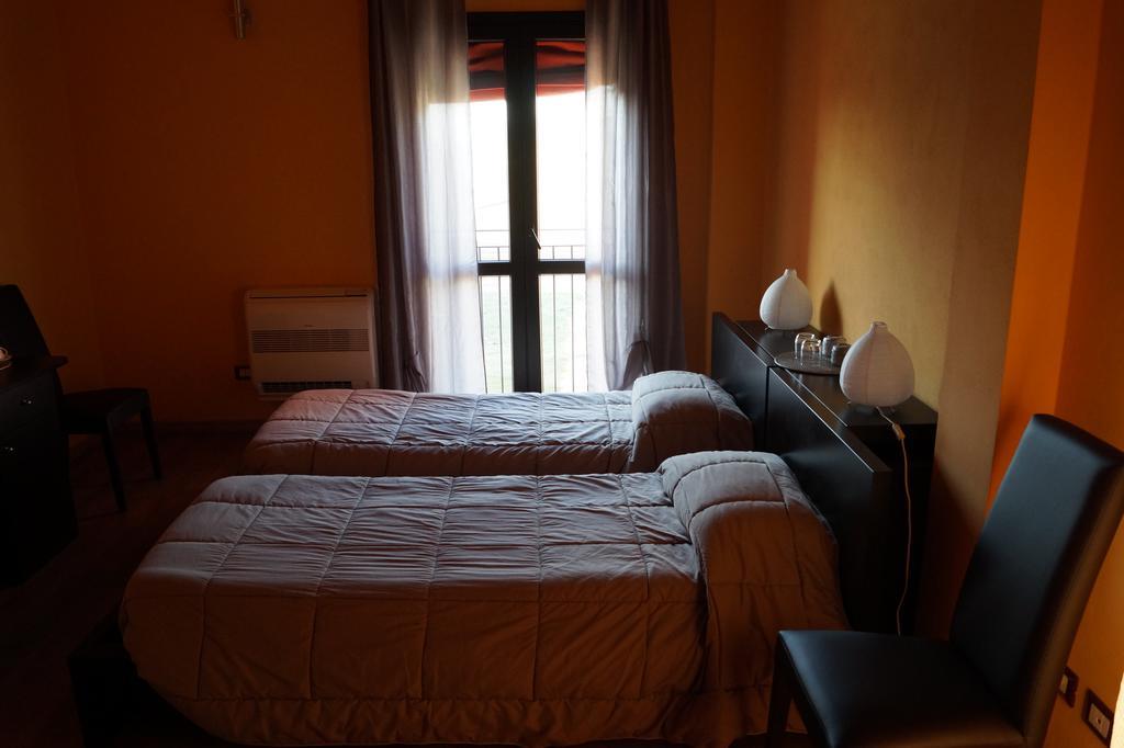 פררה Conte Pietro Room&Breakfast מראה חיצוני תמונה